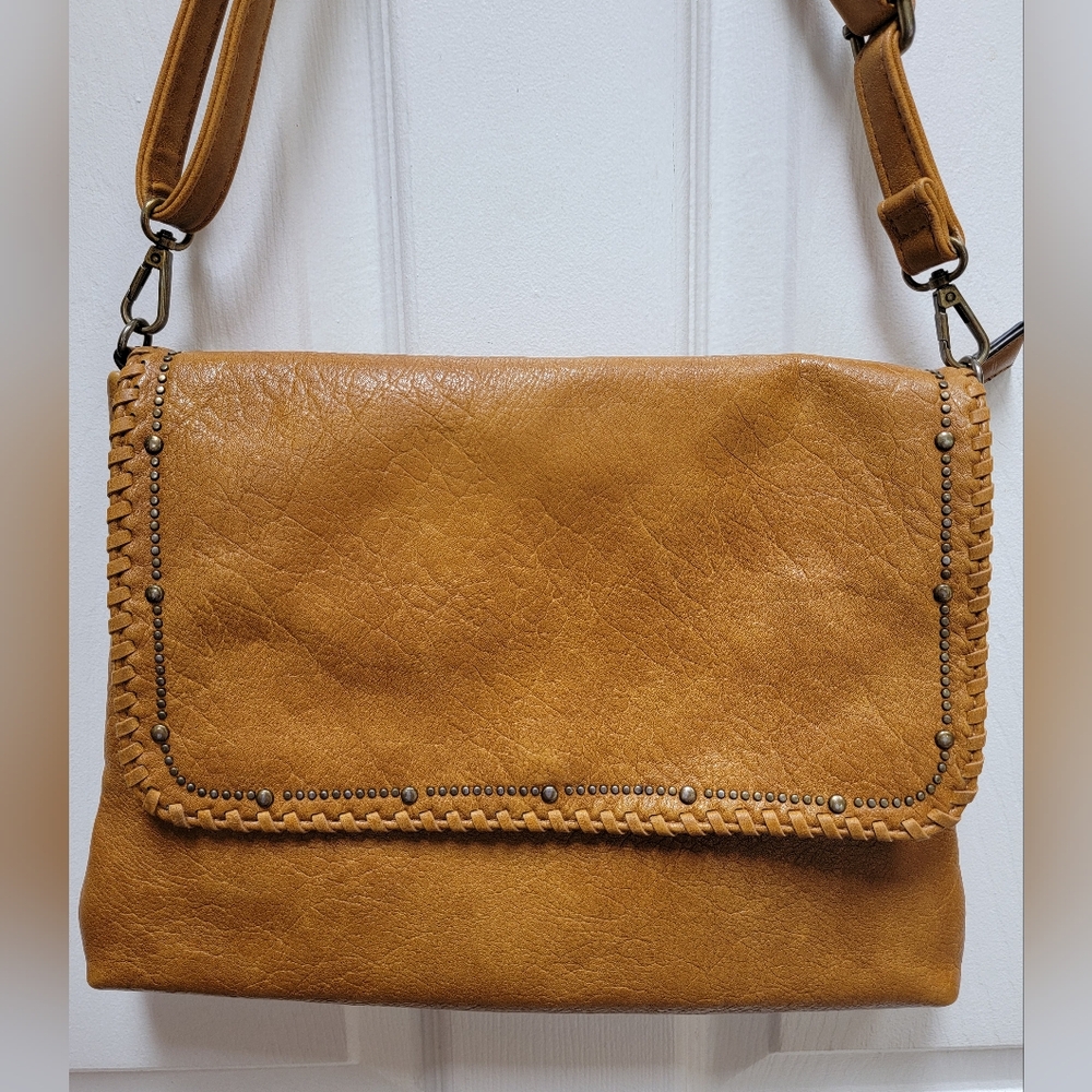 Ampere Creations Savannah Womens Flap Crossbody Bag